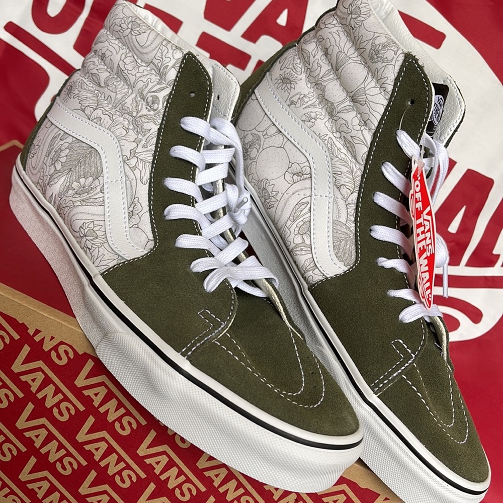 Vans Sk8-Hi
Desert Skulls Grape Leaf/
VN0A32QGRQV
Men’s sneakers - Picture 8 of 16